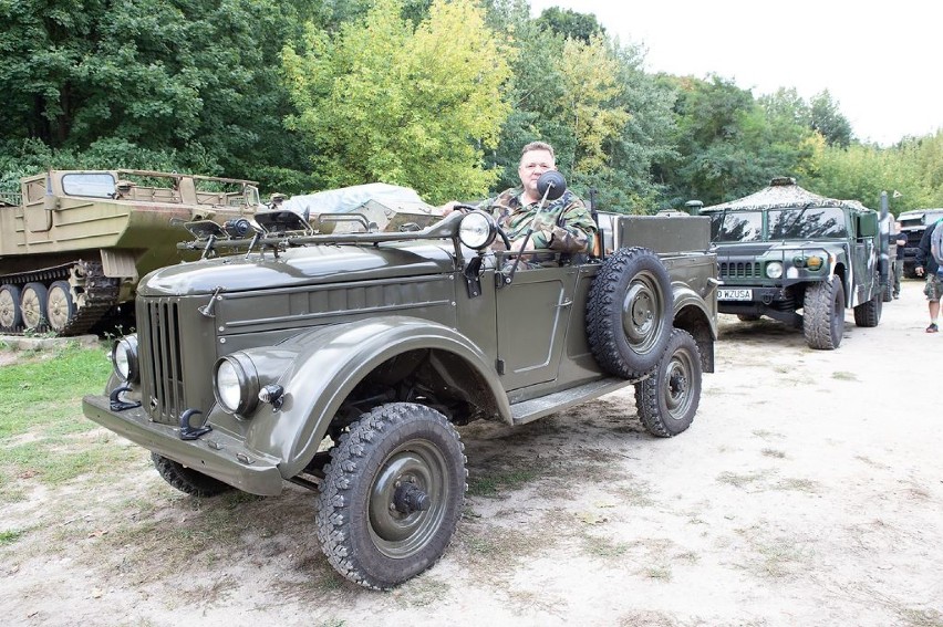 V Zlot Pojazdów Militarnych i Grup Rekonstrukcyjnych w Forcie Wielka Księża Góra. Gward zaprezentował swoje pojazdy [ZDJĘCIA]