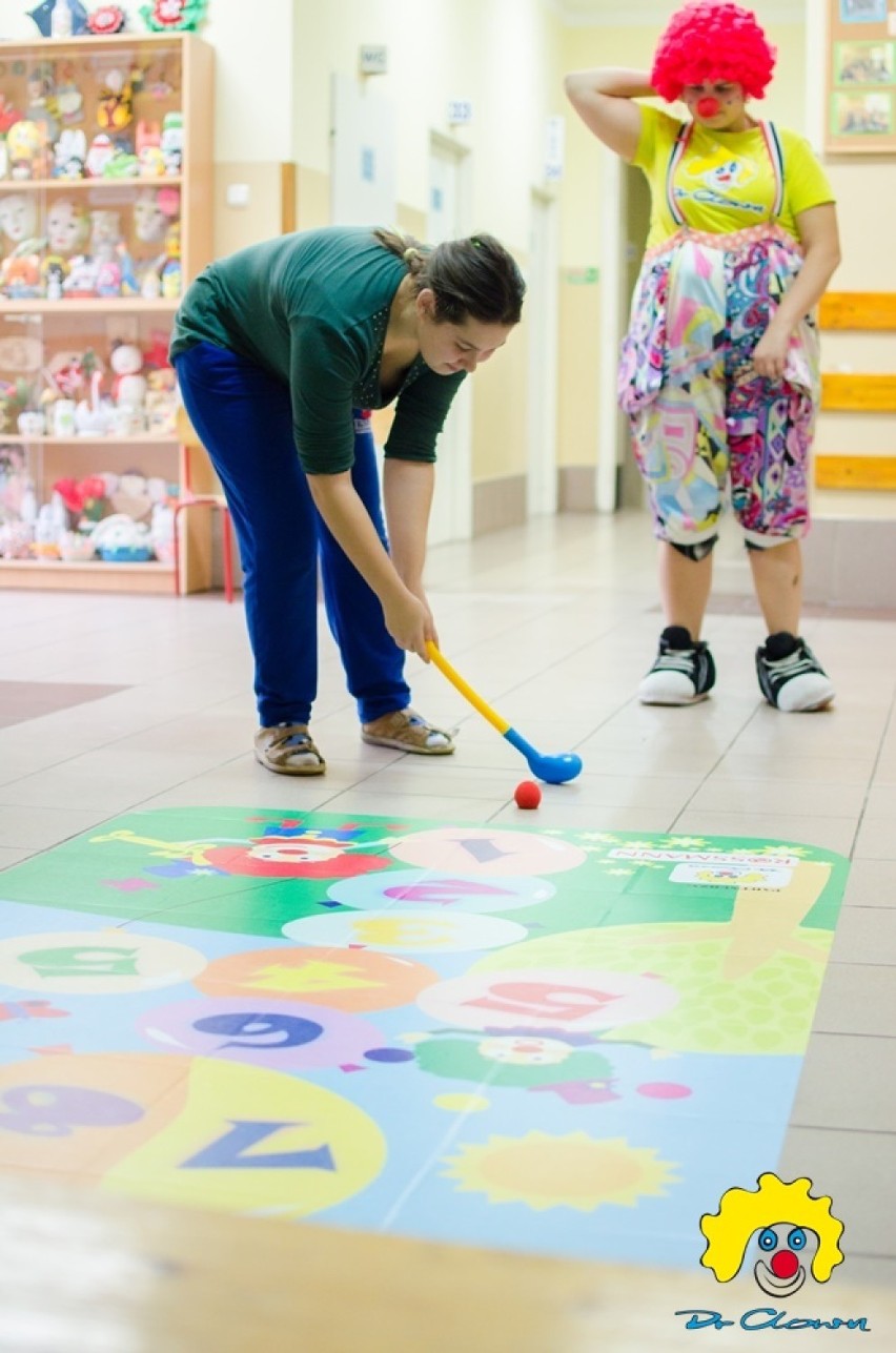 Fundacja „Dr Clown” przekazała wesoły prezent małym pacjentom leczonym w Rafałówce