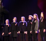 160-osobowy chór śpiewaków na finał projektu "Zjednoczyła nas pieśń patriotyczna" w MOK w Gnieźnie [FOTO, FILM]