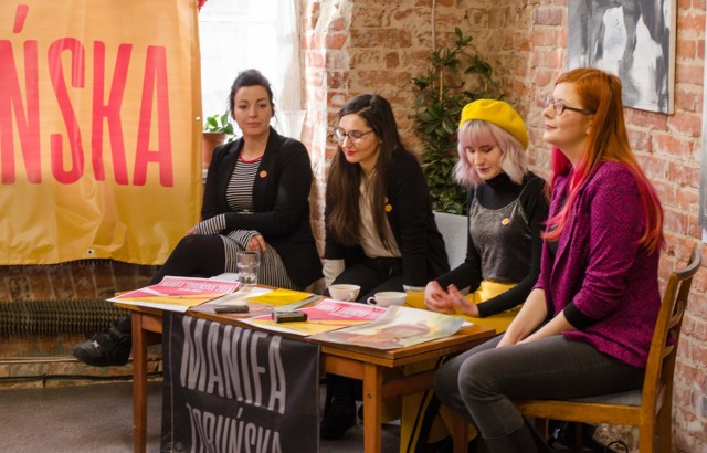 W Toruńskiej Manifie działają, od lewej:  Malina Opatowiecka,  Marta Kokorzycka, Dominika Bartłomiejczak i Marta Siwicka