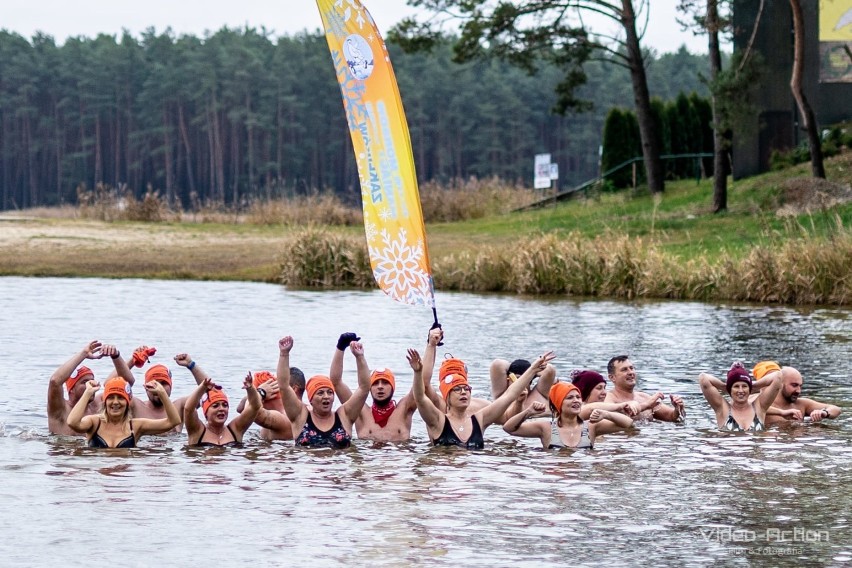 Zimowe kąpiele nie są im straszne. I Zlot Morsów w Janowie Lubelskim. Zobacz fotorelację