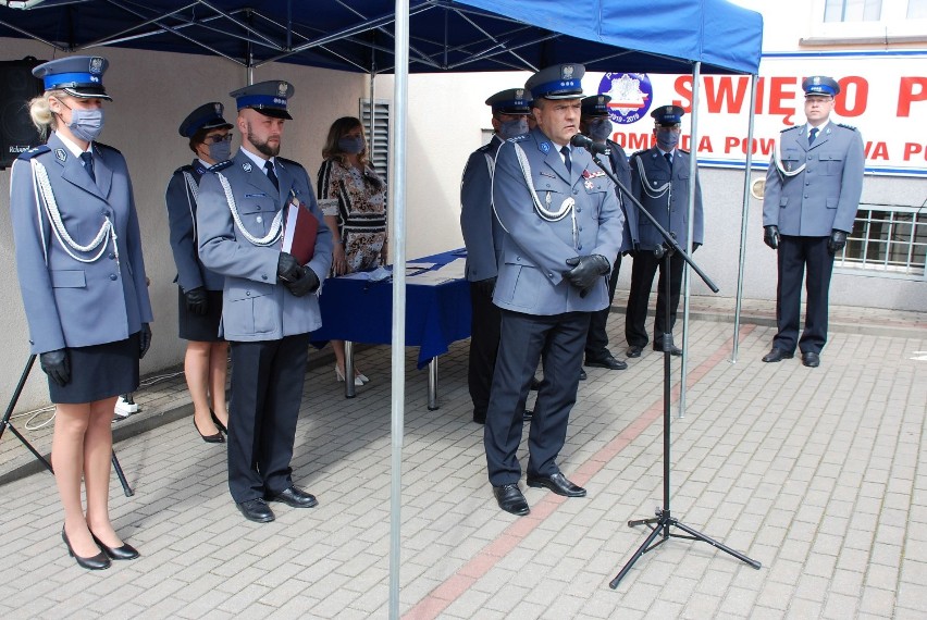 Policjanci z Bytowa świętowali swój dzień w skromniejszej oprawie. Awanse odebrało prawie 40 policjantów