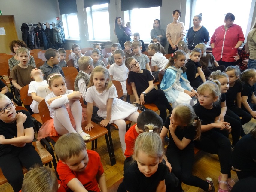 Dzieci z kilku przedszkoli przezentowały się na scenie w MDK