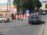 Poważne utrudnienia na ulicy Podrzecznej w Kutnie, kierowcy jeżdżą na pamięć [ZDJĘCIA]