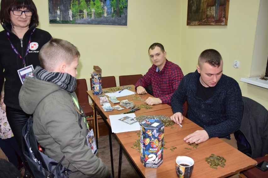 Sztab ZHP (29 wolontariuszy) zebrał ponad 11 tys zł i...
