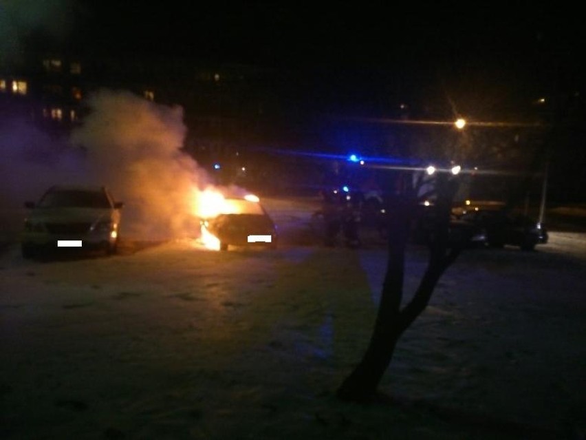 Fiat punto spłonął na parkingu przed Komendą Miejską Policji przy ul. Okrężnej