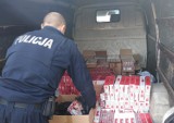 Policjanci z Kamieńska ujawnili 120 000 sztuk nielegalnych papierosów