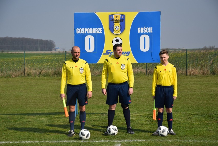 Mecz piłki nożnej w grupie juniorów młodszych: Schnug...