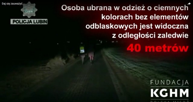 Bądź widoczny na drodze. Policjanci apelują o ostrożność