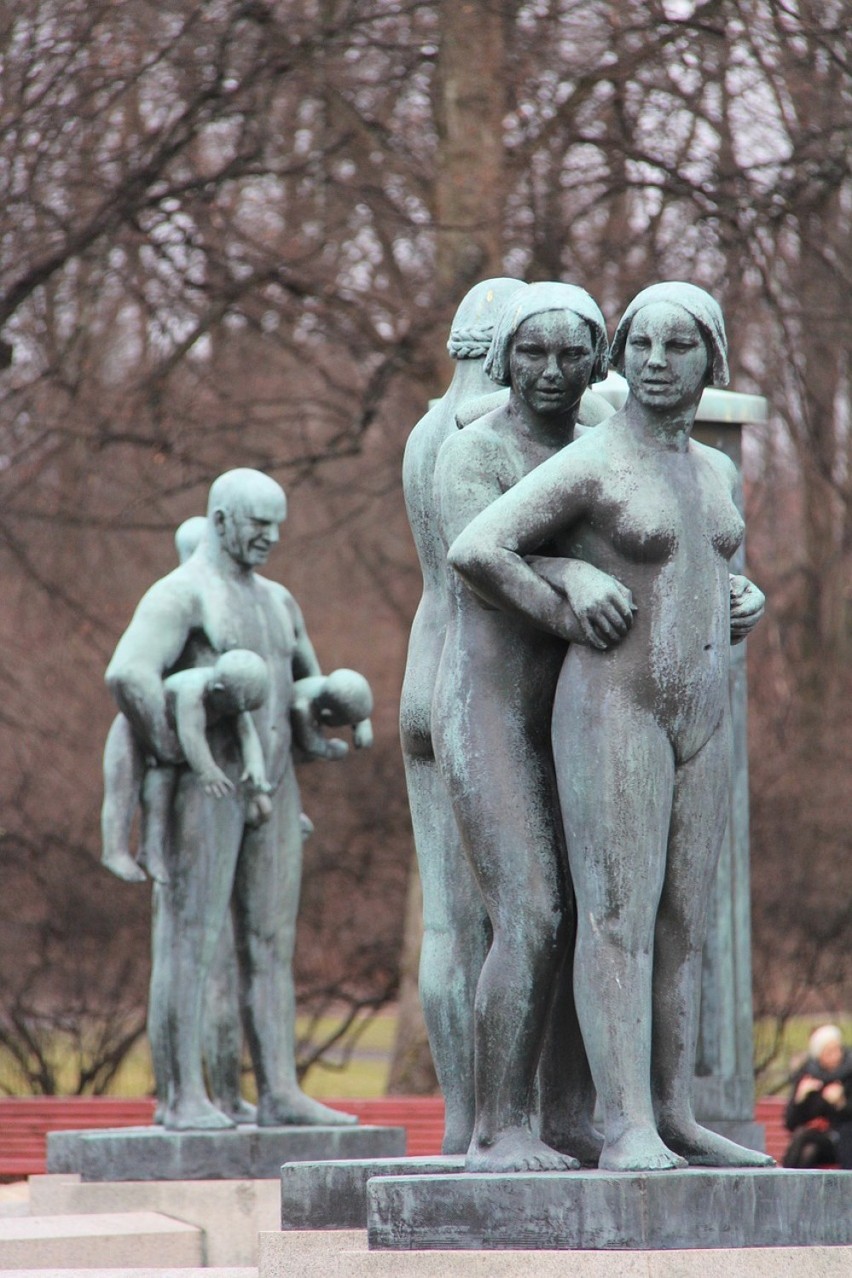 Rzeźby w parku Vigelanda w Oslo