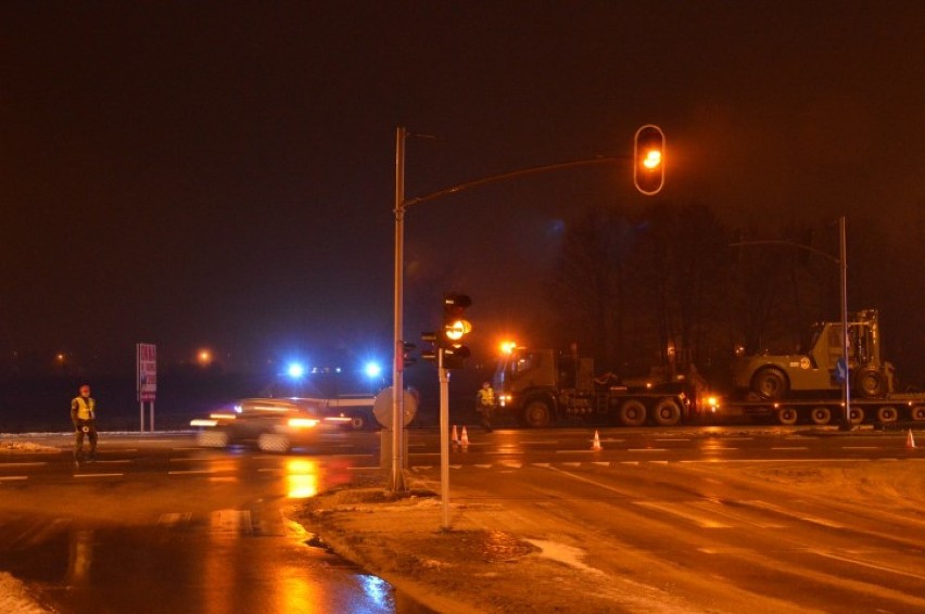 Auto wojskowe uszkodziło wiadukt w Redzie