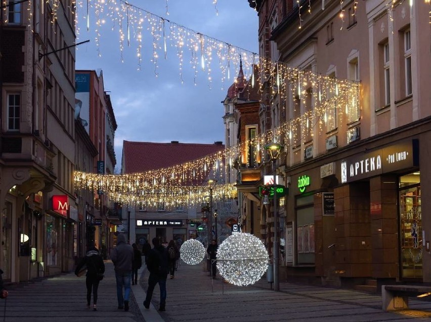 Rybnik wiesza ozdoby świąteczne ale nie kupuje nowych...