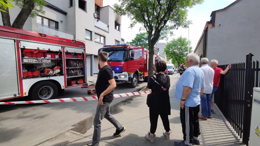 Pożar mieszkania w kamienicy przy ul. Leonarda w Piotrkowie,...
