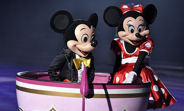 Myszka Miki, Minnie, Donald Pluto, Królewna Śnieżka, Kopciuszek, a także Buzz Astral zawładnęły w weekend halą Ergo Arena. Najciekawsze historie i atrakcje parku Disneyland zostały odtworzone na lodzie.