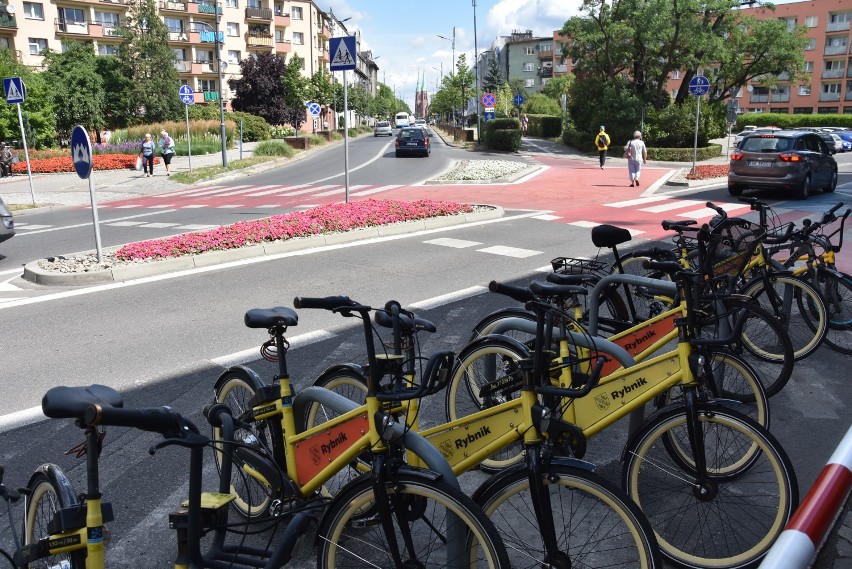 Z prezydentem Kuczerą na rowerze zwiedziliśmy centra przesiadkowe w Rybniku