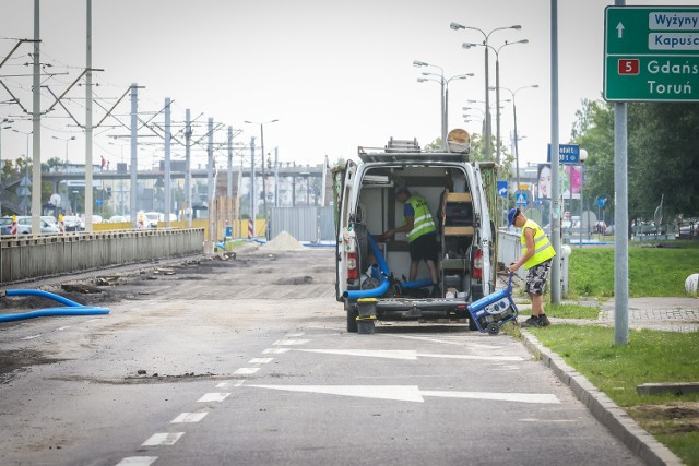 Roboty na alejach Wojska Polskiego mają potrwać jeszcze kilka miesięcy. Jednak wczoraj w miejscu prac działo się niewiele.