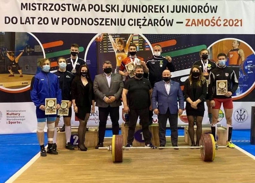 Mistrzowie Polski z LKS Dobryszyce! Sukcesy na Mistrzostwach Juniorek i Juniorów w podnoszeniu ciężarów