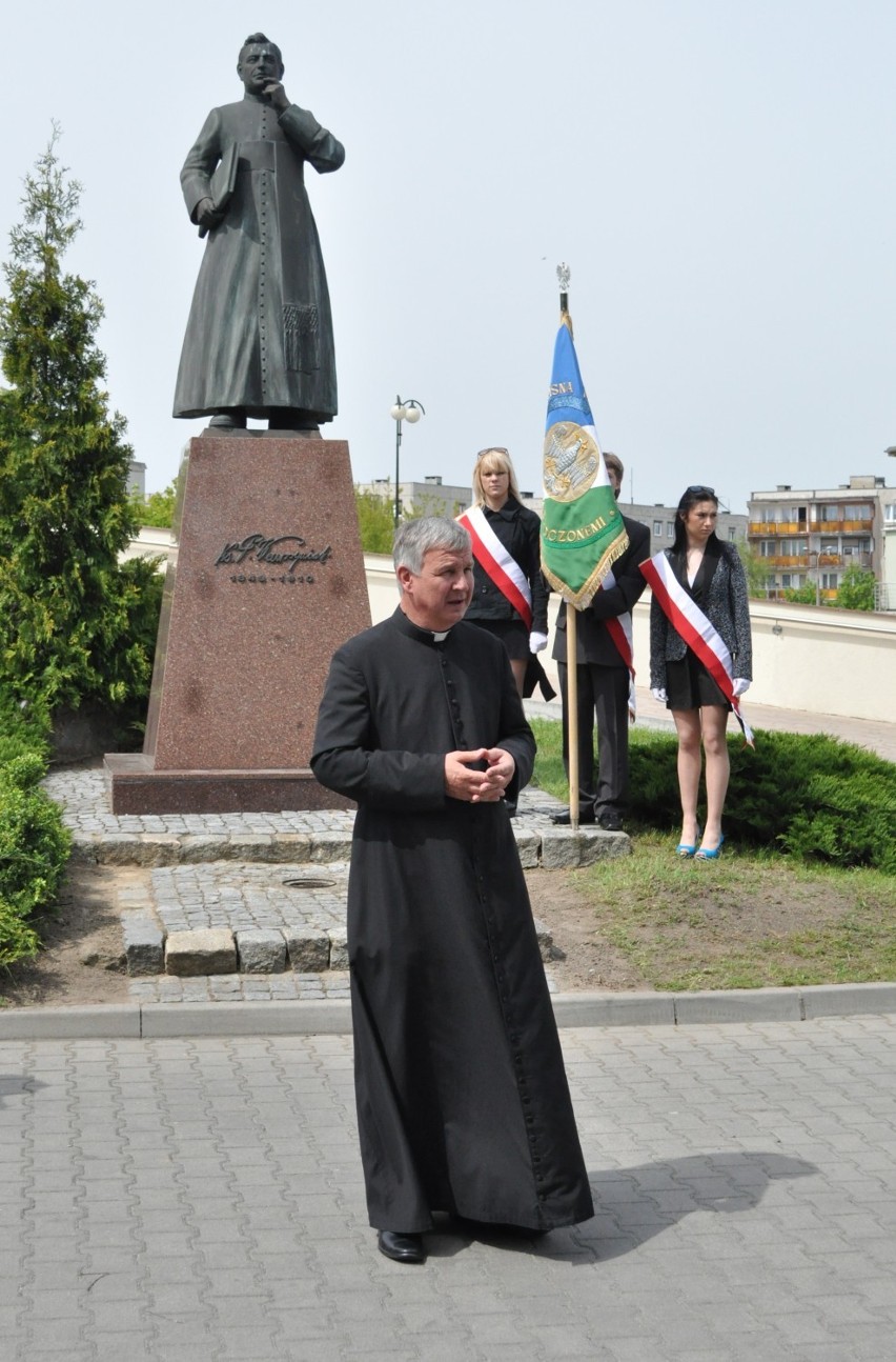 W ramach obchodów II Dni Pracy Organicznej złożono kwiaty...