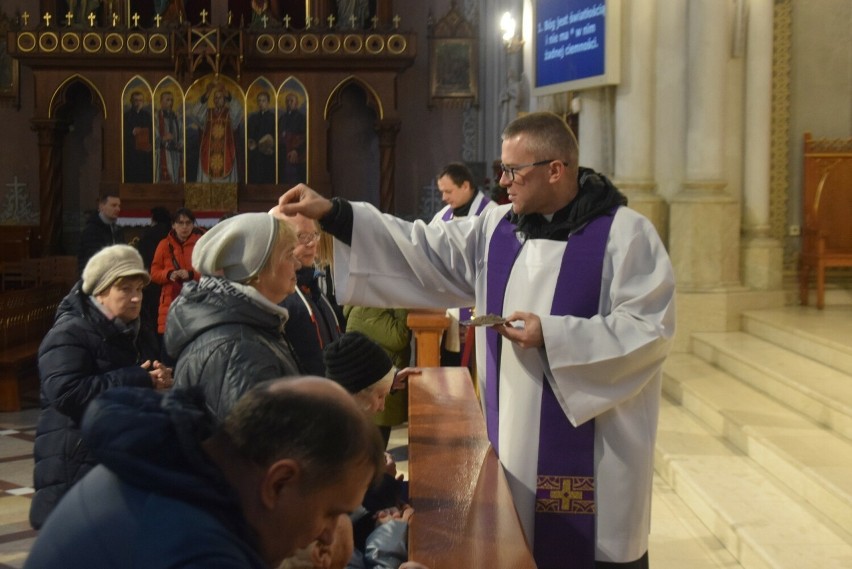 Środa Popielcowa w Radomiu. Wieli wiernych modliło się w katedrze