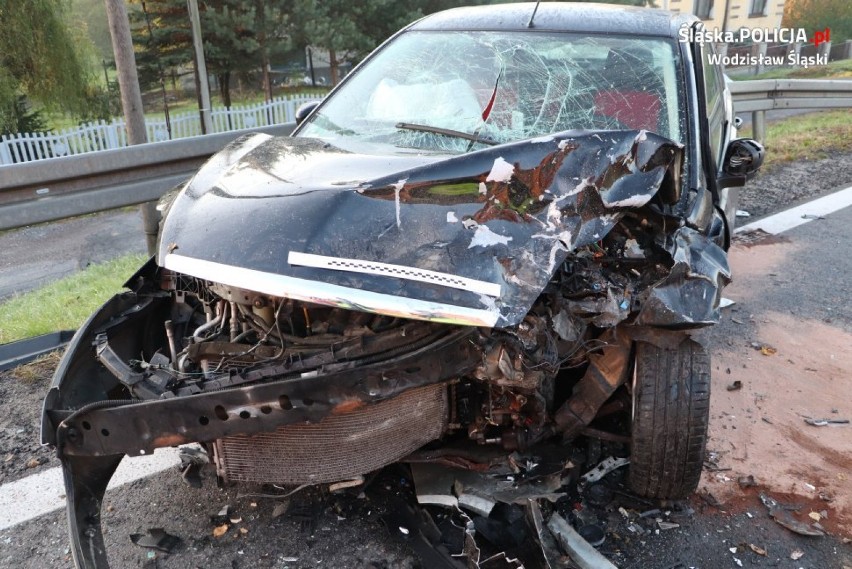 Czołowe zderzenie samochodów w Turzy Śląskiej