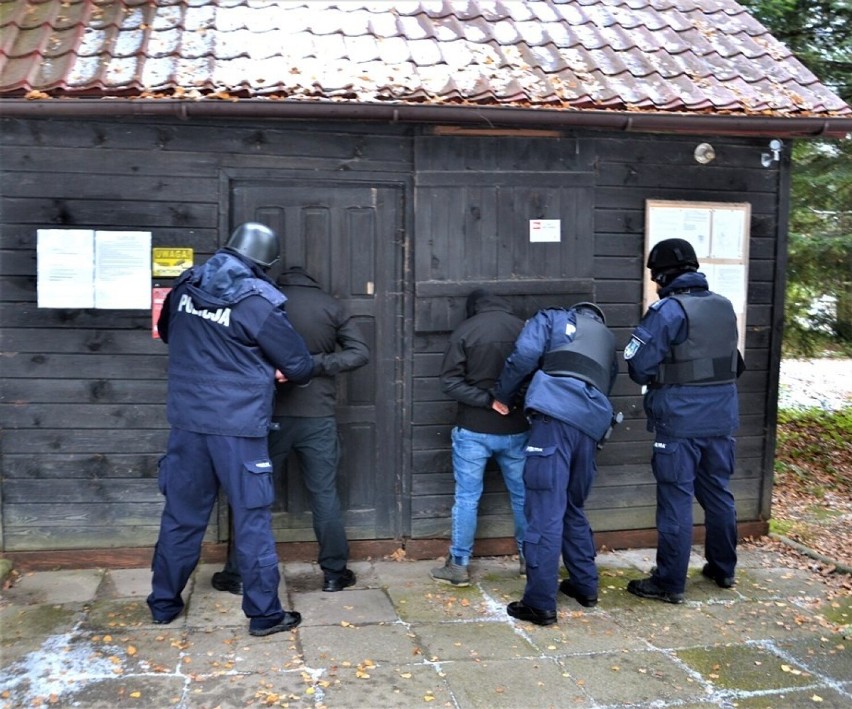 Policjanci w ramach ćwiczeń zatrzymali dwóch mężczyzn...