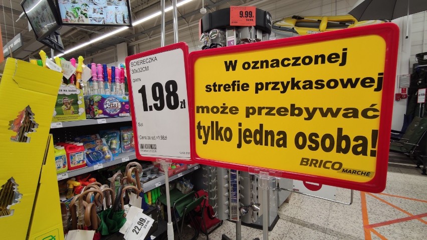Koronawirus, Piotrków. Pustki w marketach budowlanych w...