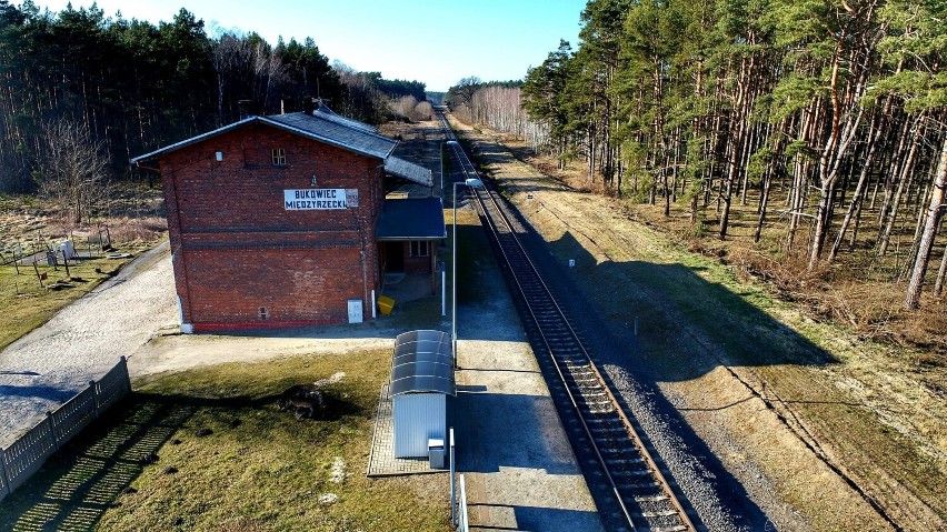 Stacja kolejowa Bukowiec Międzyrzecz z lotu ptaka.