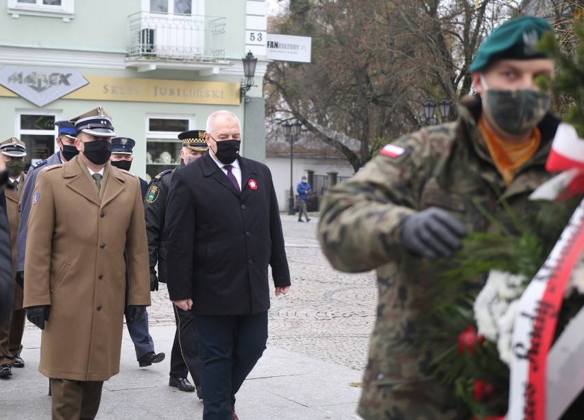 Chełm. Obchody 102. rocznicy odzyskania niepodległości przez Polskę odbyły się  bez udziału mieszkańców - zobacz zdjęcia