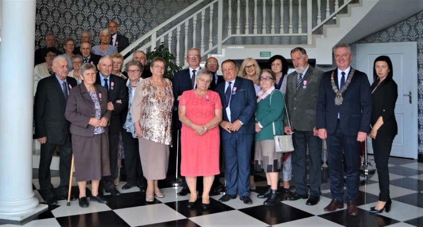 Małżeńskie jubileusze świętowano w gminie Błaszki. Dwie pary fetowały 60-lecie pożycia, pozostałe Złote Gody ZDJĘCIA