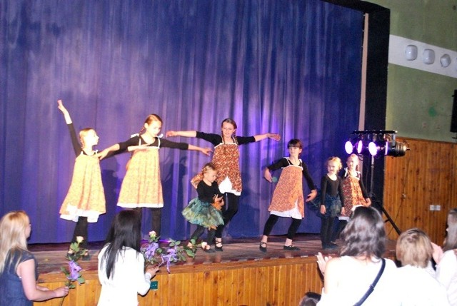 Impreza zaczęła się od prezentacji teatralno - baletowej w SDK.