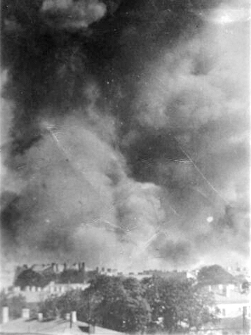 Panorama Lublina w czasie nalotu bombowców