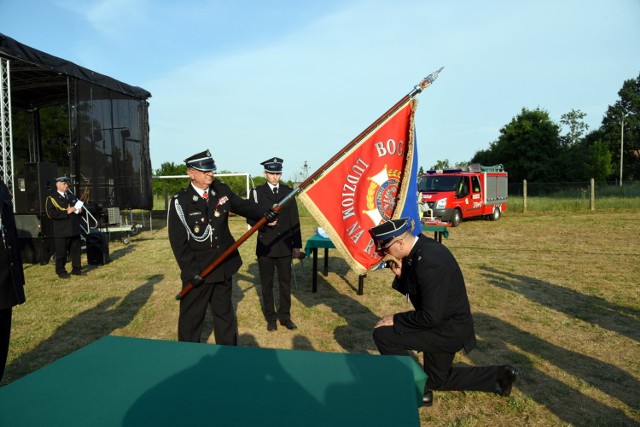 „Bogu na chwałę, ludziom na ratunek” taki napis wyhaftowano na sztandarze, który otrzymali w sobotę, 9 czerwca, strażacy-ochotnicy z jednostki OSP w Gorzycy pod Międzyrzeczem. 
Uroczystość rozpoczęła msza święta, odprawiona przez kapelana strażaków z powiatu międzyrzeckiego ks. Józefa Tomiaka i kustosza międzyrzeckiego sanktuarium Pierwszych Męczenników Polski ks. Marko Rogeńskiego SAC. Po zakończeniu nabożeństwa strażacy i ich goście przeszli na plac za remizą, gdzie odbyła się oficjalna część a potem także festyn.