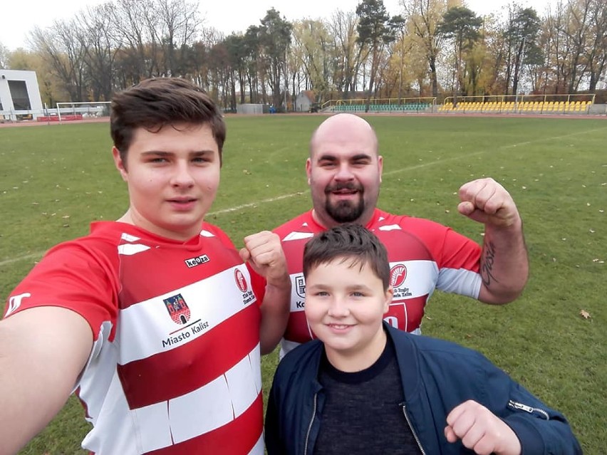 Kadeci Klubu Rugby Husaria Kalisz liderami rozgrywek. Seniorzy walczyli w Zduńskiej Woli. ZDJĘCIA