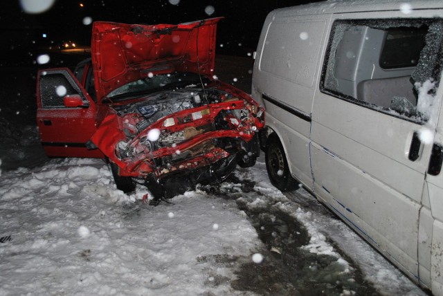 Rokitno: Dostawczy volkswagen uderzył w skodę