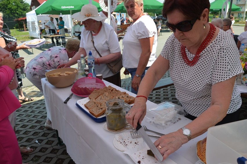 Dzień Profilaktyki Zdrowotnej i Bezpieczeństwa Seniorów w gminie Miejsce Piastowe. Mieszkańcy dostali Ogólnopolskie Karty Seniora [ZDJĘCIA]