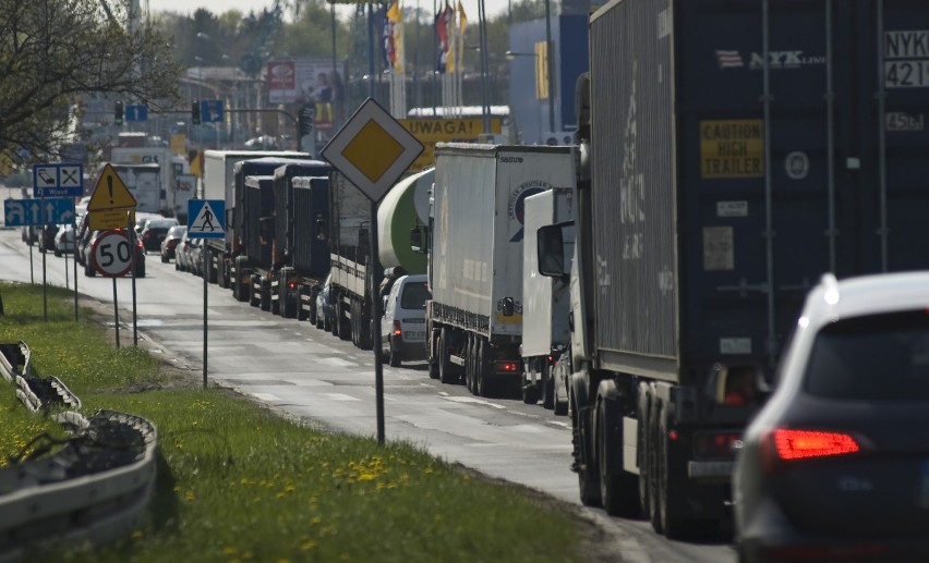 Kraków: rondo Ofiar Katynia wciąż tonie w korkach [VIDEO, ZDJĘCIA]