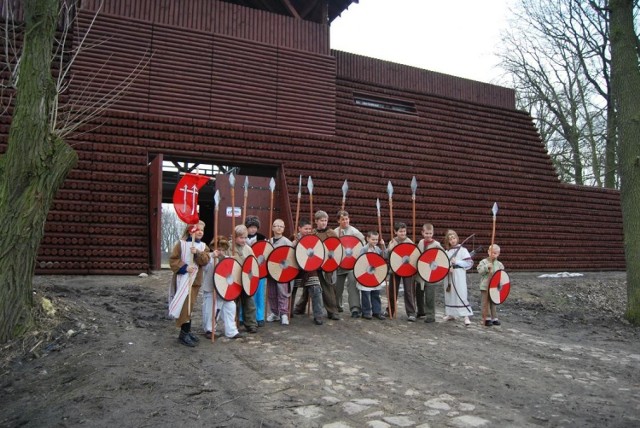 Gród w Grzybowie: Wykłady o historii.