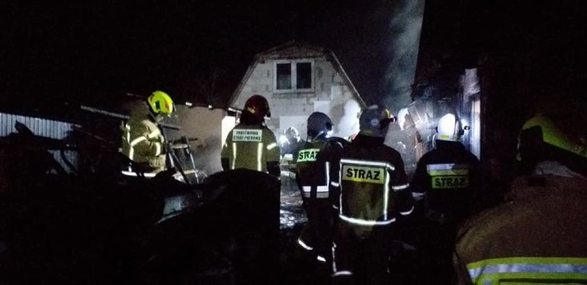 Strażacy z kilku jednostek gasili pożar w Chełmnie na...