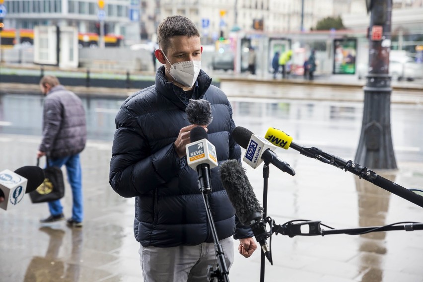 Smog Warszawa. 626 dni na wymianę 15 tys. kopciuchów. W centrum stolicy uruchomiono specjalny licznik antysmogowy