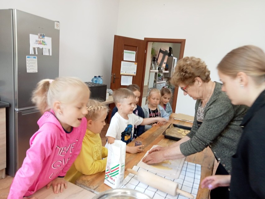 Przedszkolaki z Nowych Polaszek odwiedziły Klub Seniora w Lipach [ZDJĘCIA]