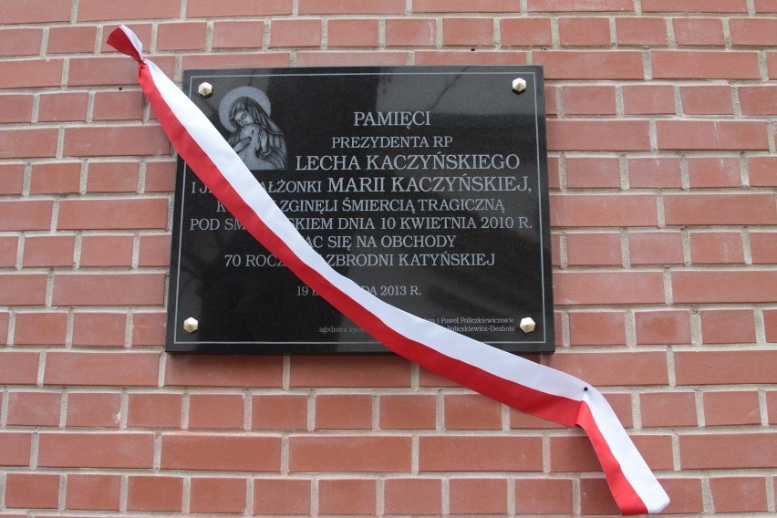 Odłonięcie tablicy Lecha i Marii Kaczyńskich w Kazimierzu

W...