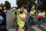 Blokowali ulicę Strykowską w Łodzi. Protest mieszkańców przeciw zmianom w planie zagospodarowania: nie chcą zamiany ich działek na rolnicze