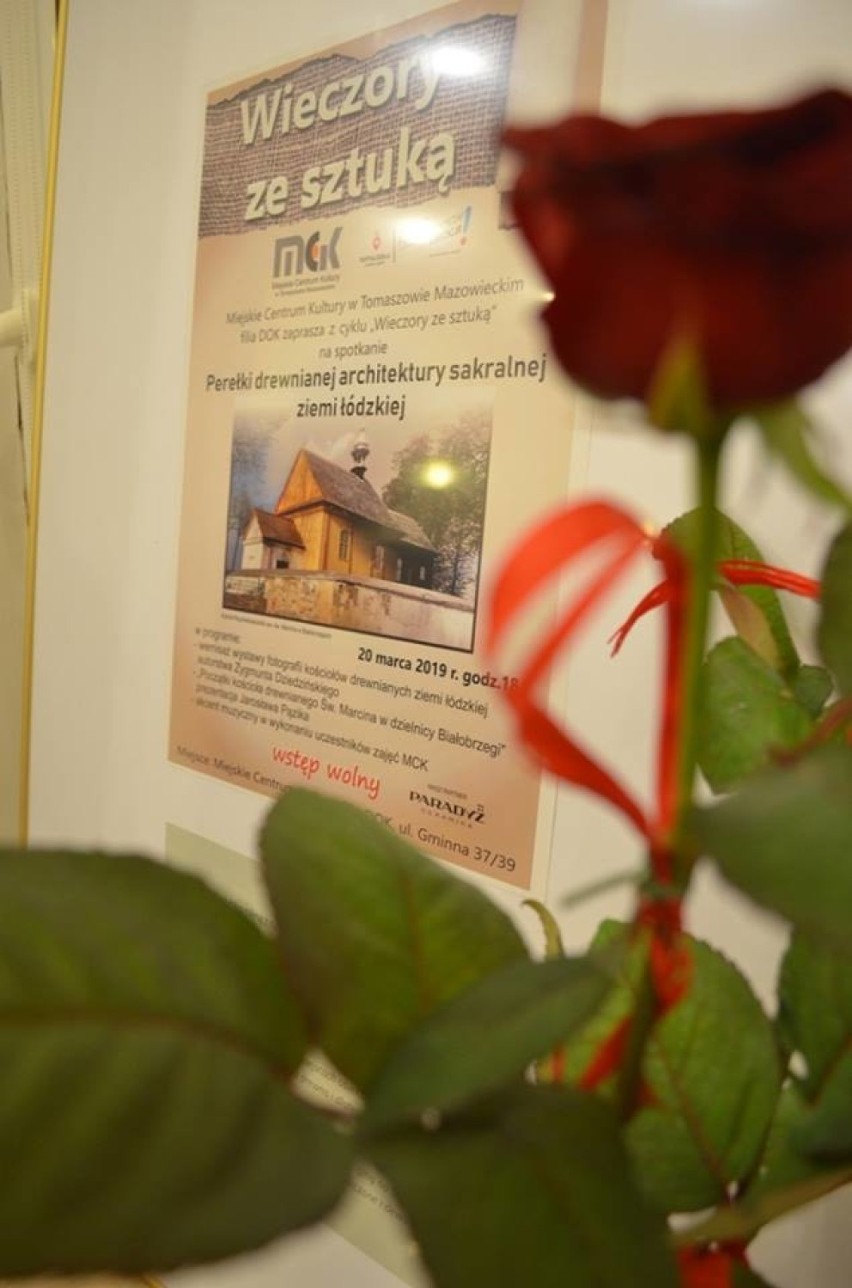 W DOK-u w Tomaszowie otwarto wystawę o perełkach sakralnej architektury drewnianej w województwie łódzkim [ZDJĘCIA]