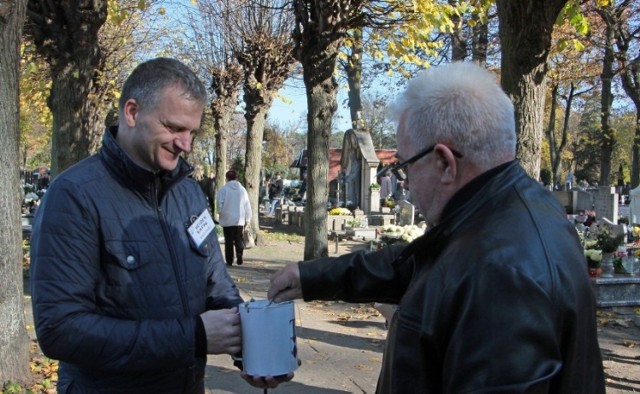 Podczas kwesty 31 października i 1 listopada na ratowanie zapomnianych grobów w Grudziądzu zebrano 25,8 tys. zł