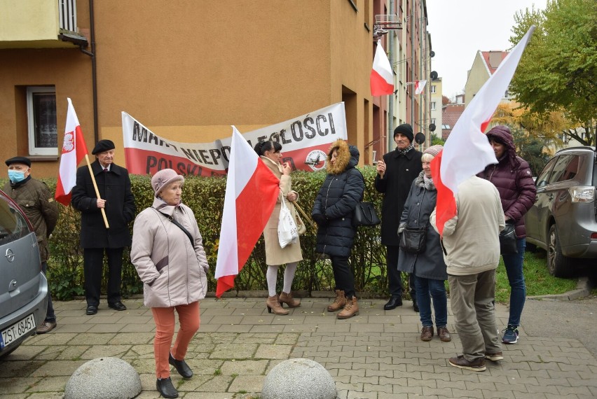 Marsz Niepodległości w Stargardzie. Szli z flagami narodowymi do tablic i pomników 