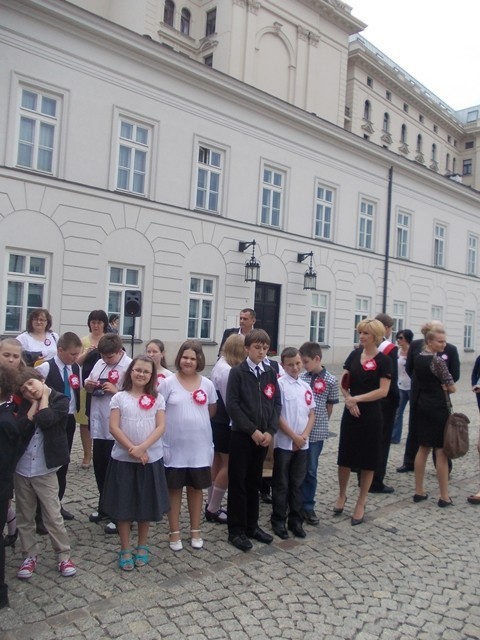 Dzień Flagi 2012. Uczniowie z Rudy Śląskiej spotkali się w Warszawie z prezydentem Komorowskim