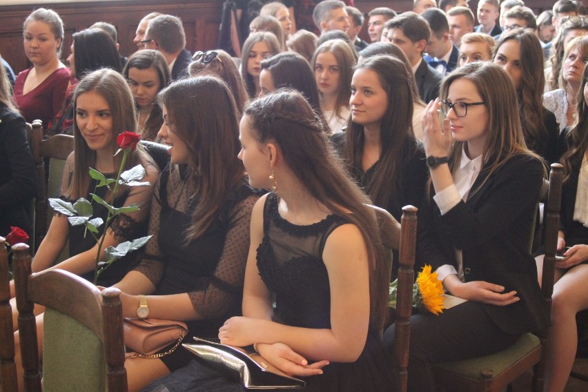 Pożegnanie maturzystów w I Liceum Ogólnokształcącym im. Hugona Kołłątaja w Krotoszynie [ZDJĘCIA]