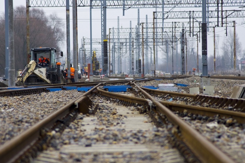 PKP Polskie Linie Kolejowe S.A. modernizuje stacje kolejowe...