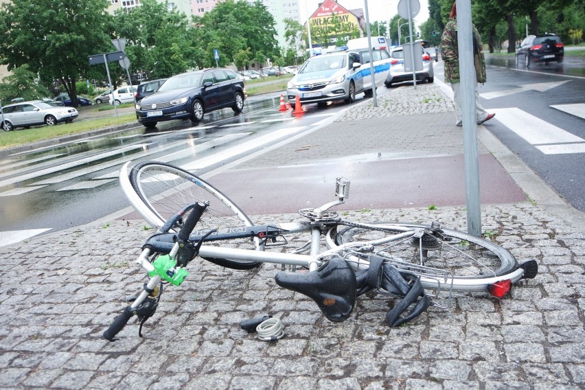 Wypadek z udziałem rowerzysty na rondzie im. 9....
