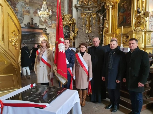 W niedzielę, 12 marca w kolegiacie pod wezwaniem świętego Marcina w Opatowie odbyła się uroczysta msza, podczas której pobłogosławiono tablicę upamiętniającą wydarzenia sprzed 80 lat.